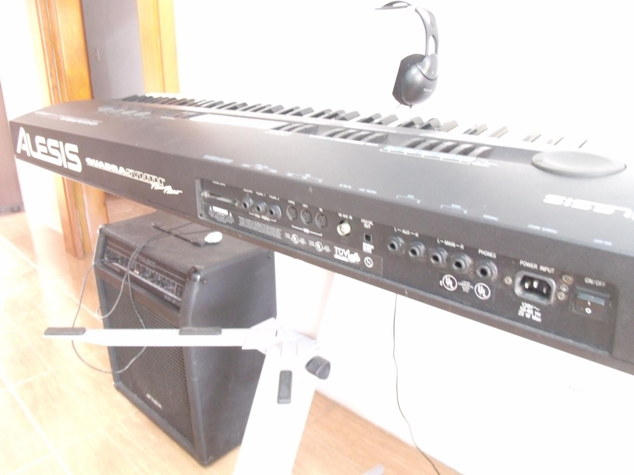 Teclado Alesis Quadrasynth Plus Piano 6 Oitavas